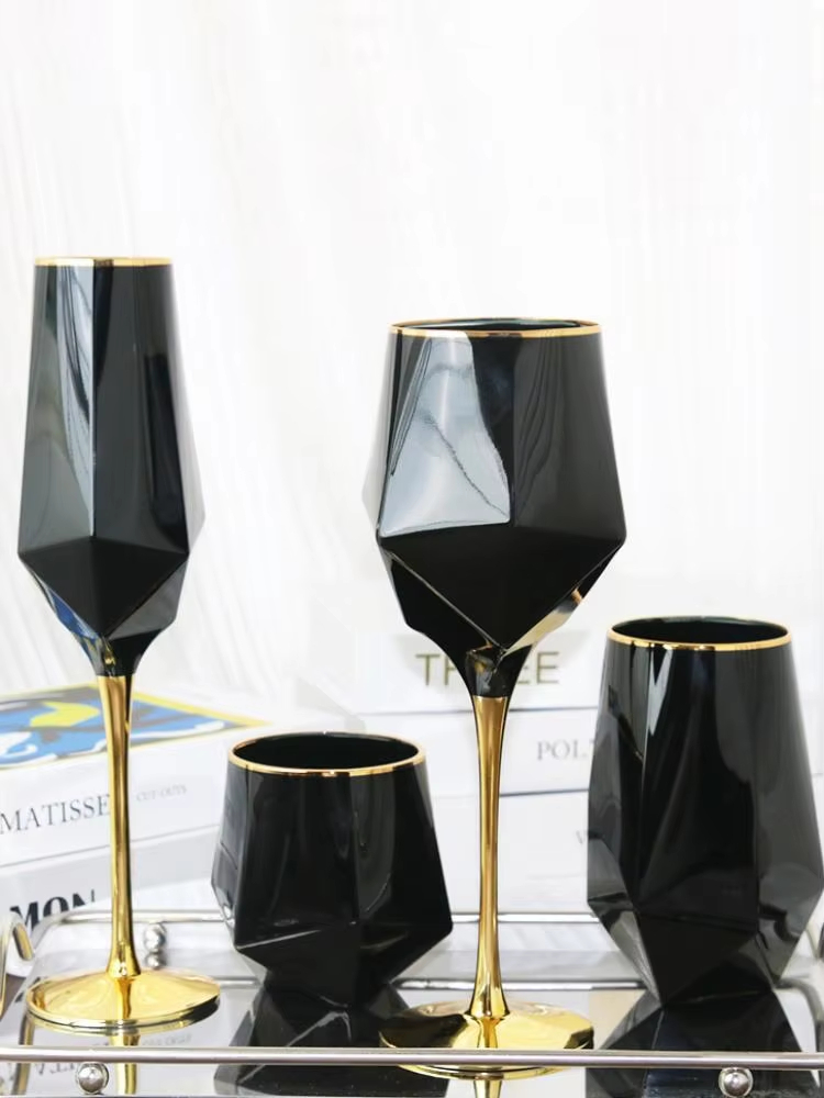 Wine In Beer Glass - Copa de vino con borde dorado